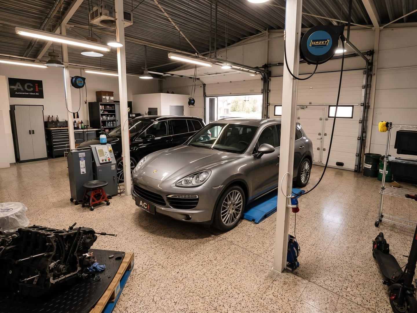 Aufbereitungsbereich der Werkstatt von Autocenter IDEAL